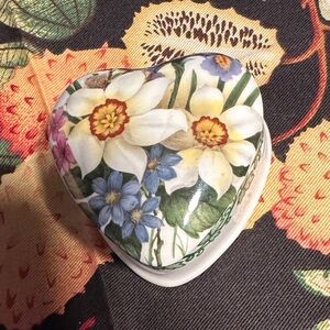 Vintage Floral Heart-Shaped Trinket Box